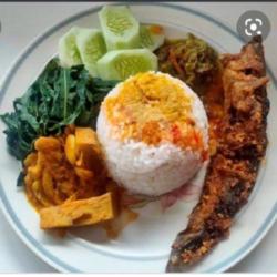 Nasi Ikan Lele Sambel Mentah Padang