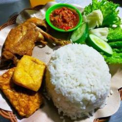 Nasi Ayam Penyet Komplit