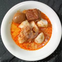 Ketupat   Sayur Godog   Telur ( Balodo / Semur )   Semur ( Tahu / Tempe / Kentang )