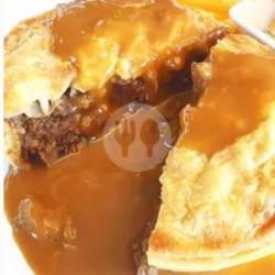 Traditional Minced Beef Pie