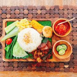 Nasi Uduk Babat Paru Usus Serundeng