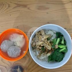 Kwetiaw Ayam Jamur Spesial