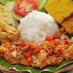 Nasi Telur Tahu Tempe Geprek