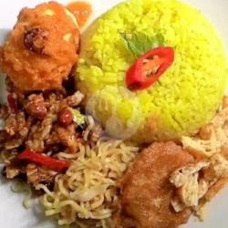 Nasi Kuning   Telur   Perkedel   Gorengan