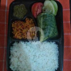 Nasi   Ikan Teri Sambal  Sayur Ubi Tumbuk   Sambal Andaliman