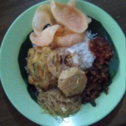 Nasi Uduk Perkedel Bakwan