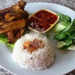 Lalapan   Nasi Ayam Goreng / Penyet (kampung)