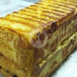 Roti Bakar Bandung Strawberry Choco Crunchy