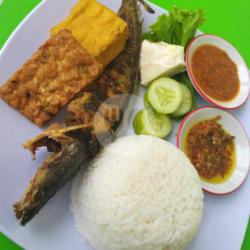 Nasi Putih   Pecel Lele   Tahu Tempe