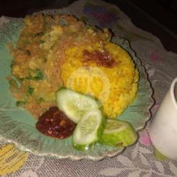 Nasi Kuning   Dadar Telor Daun Bawang   Sambal