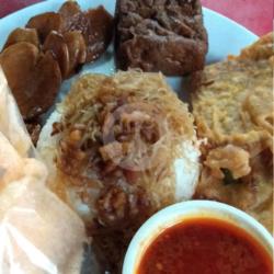 Nasi Uduk   Semur Jengkol   Telor   Free 2 Gorengan