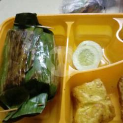 Nasi Bakar Tongkol Suwir (pake Telor)