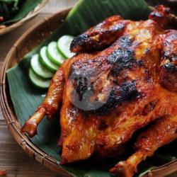 Ayam Bakar 1 Ekor Size Sedang (3 - 4 Porsi)   4 Lalap Timun   4 Sambal