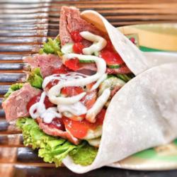 Kebab Besar Saus Tomat