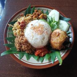 Nasi Uduk Ayam Goreng