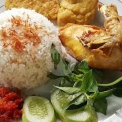 Nasi Ayam Goreng Tahu Tempe