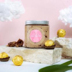 Ferrero Rocher Gelato (chocolate, Hazelnut, Crispy Waffer) (500ml)