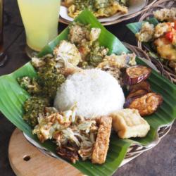 Paket Ayam Geprek   Nasi , Tempe, Tahu, Terong , Kobis   Es Teh