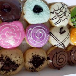 Donat Lembut Topping Campur Isi 12