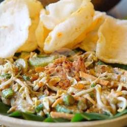 Karedok Lontong Telor Rebus