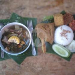 Paket 4 (nasi   Bebek   Tahu   Tempe   Sayur Asem   Sambal   Lalapan)