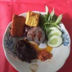 Ati Ampela Bumbu Hitam Tahu Tempe Lalapan Sambal