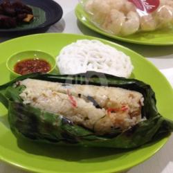 Nasi Bakar Cumi Dower