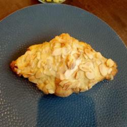 Croissant Almond