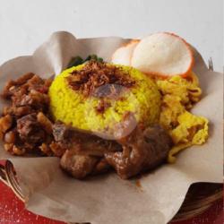 Nasi Kuning Ayam Bumbu Merah   Telur Dadar
