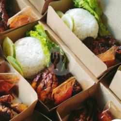 Paket Gk Ayam Bakar 1/4 Ekor   Nasi   Tempe   Telur Dadar   Sambal