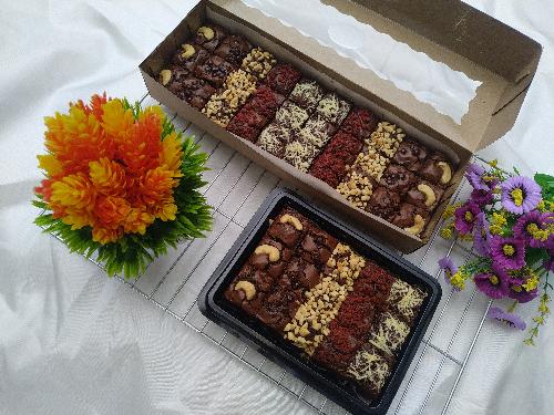 Brownies By Dapoer Kekou, Jln. Aneka 1 Gg Cempaka No 10
