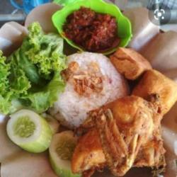 Ayam Lalapan   Nasi   Sambel   Lalapan..