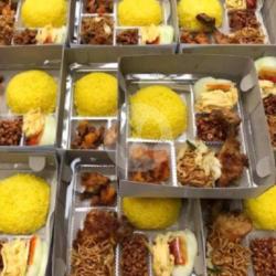 Nasi Kuning Empal Kerdus Kotak