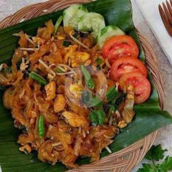 Kwetiaw Goreng Ikan Asin Telor Ayam Baso Sayuran