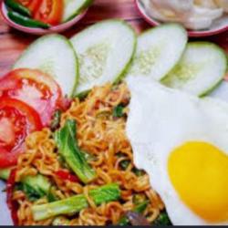 Indome Goreng Rendang/indome Goreng Telur Matasapi