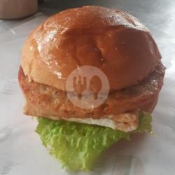 Burger Ramly Ayam Keju Sosis