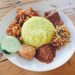 Nasi Kuning Daging