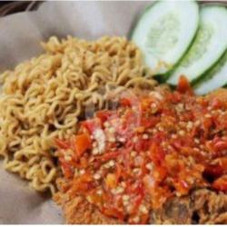 Ayam Geprek Indomie Goreng