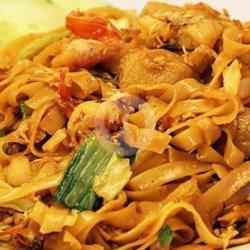 Kwetiaw Goreng Ikan Asin