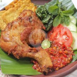 Ayam Goreng  Tempe Sambal Lalapan Sayur