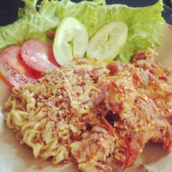 Mie Goreng Ayam Geprek Sambal)