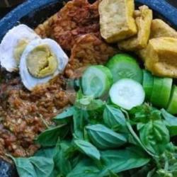 Nasi Telor Asin Penyet