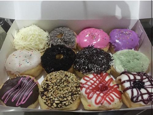 Porno xotini er va dost rus Porno aktyor Jon Kaslning jinsiy olatni kattaligi