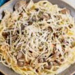 Spaghetti Chicken Mushroom Gravy