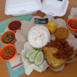 Paket Nasi Ayam Serundeng Kelapa