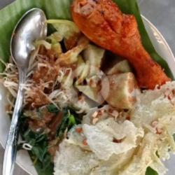 Lontong Pecel Ayam Bumbu Rujak