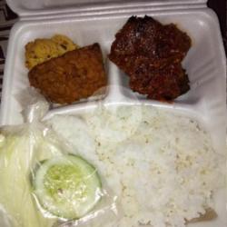 Paket Asyik : Nasi   Ikan Panggang   Tempe   Tahu   Lalapan