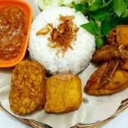 Nasi Uduk  Pecel Ayam
