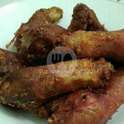 Lalapan Kepala Ayam Goreng