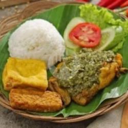 Pecel Ayam Geprek Sambal Ijo Tahu Tempe